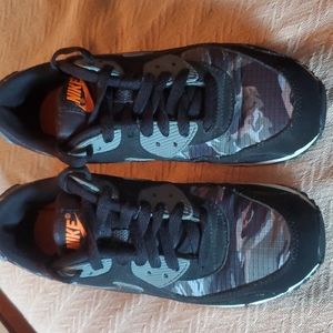 Nike Airmax big boys camo shoes